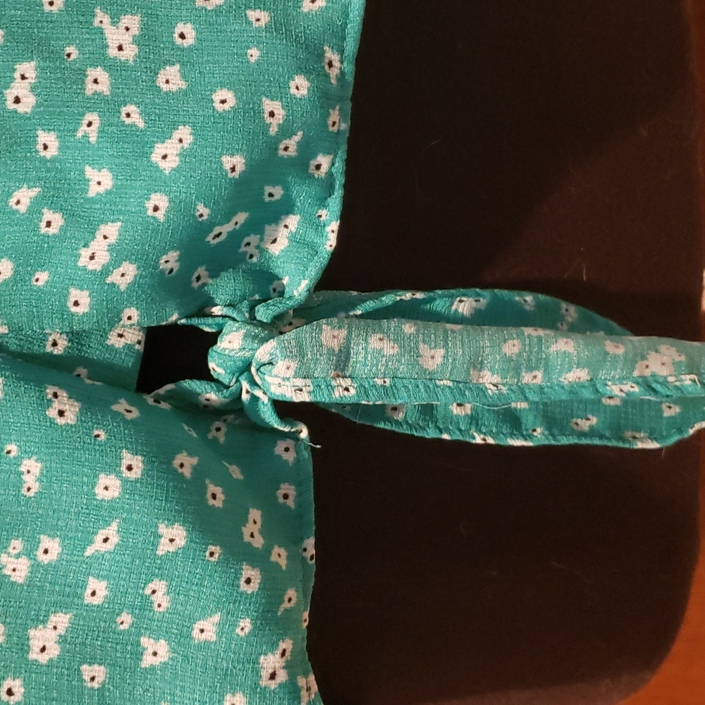 Button up green floral short sleeved shirt - Picture 2 of 6